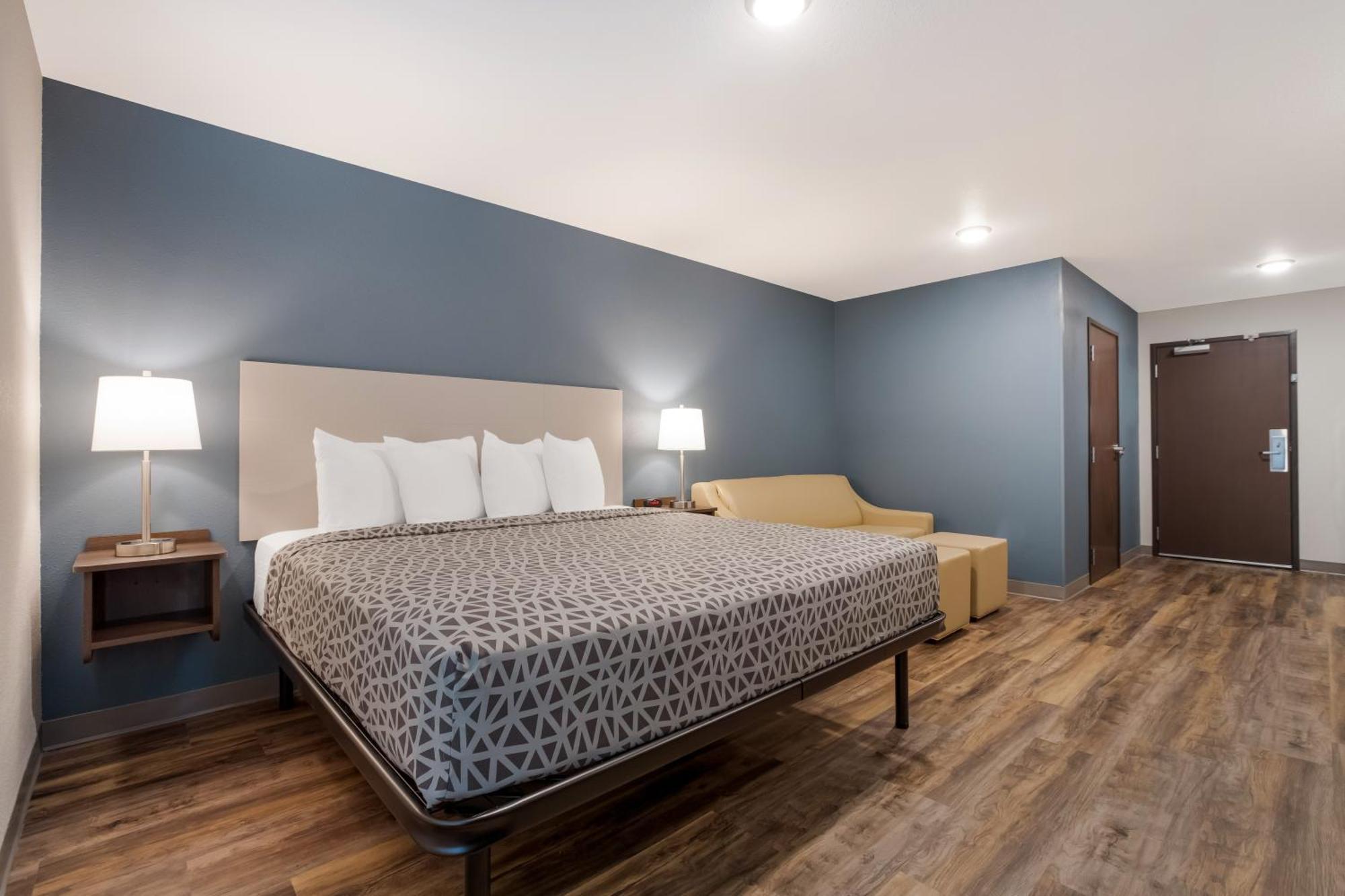 Woodspring Suites Corona Exterior foto