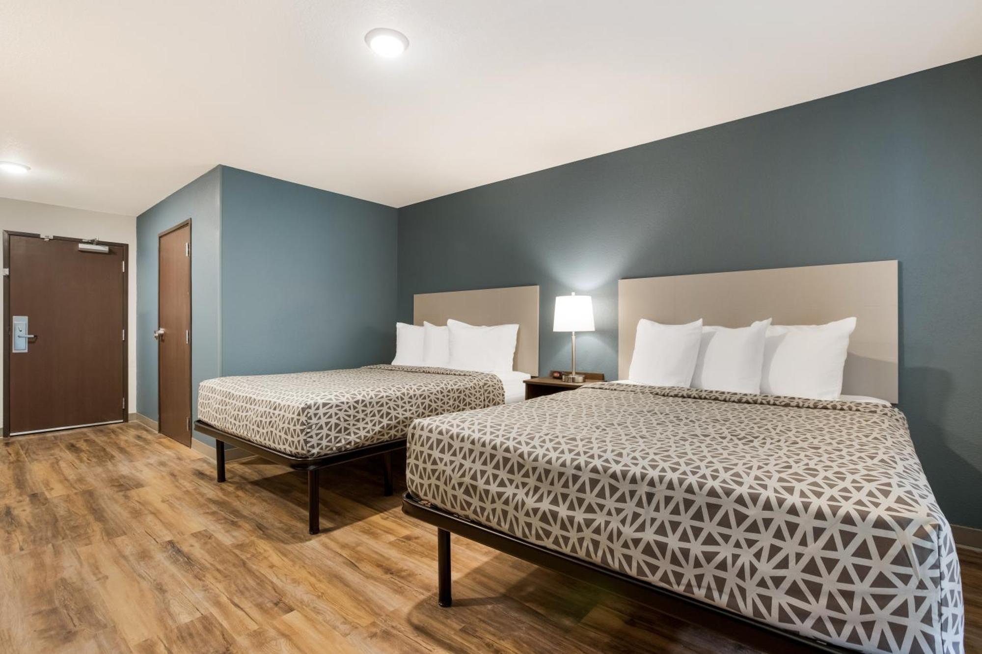 Woodspring Suites Corona Exterior foto